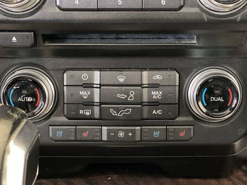 Used 2015 Ford F150 Platinum w/ Equipment Group 701A Luxury AWD/4WD image 21