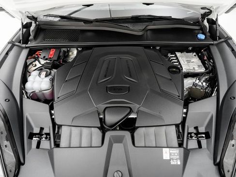 Used 2025 Porsche Cayenne image 28