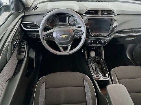 Used 2022 Chevrolet TrailBlazer LT w/ Convenience Package image 3