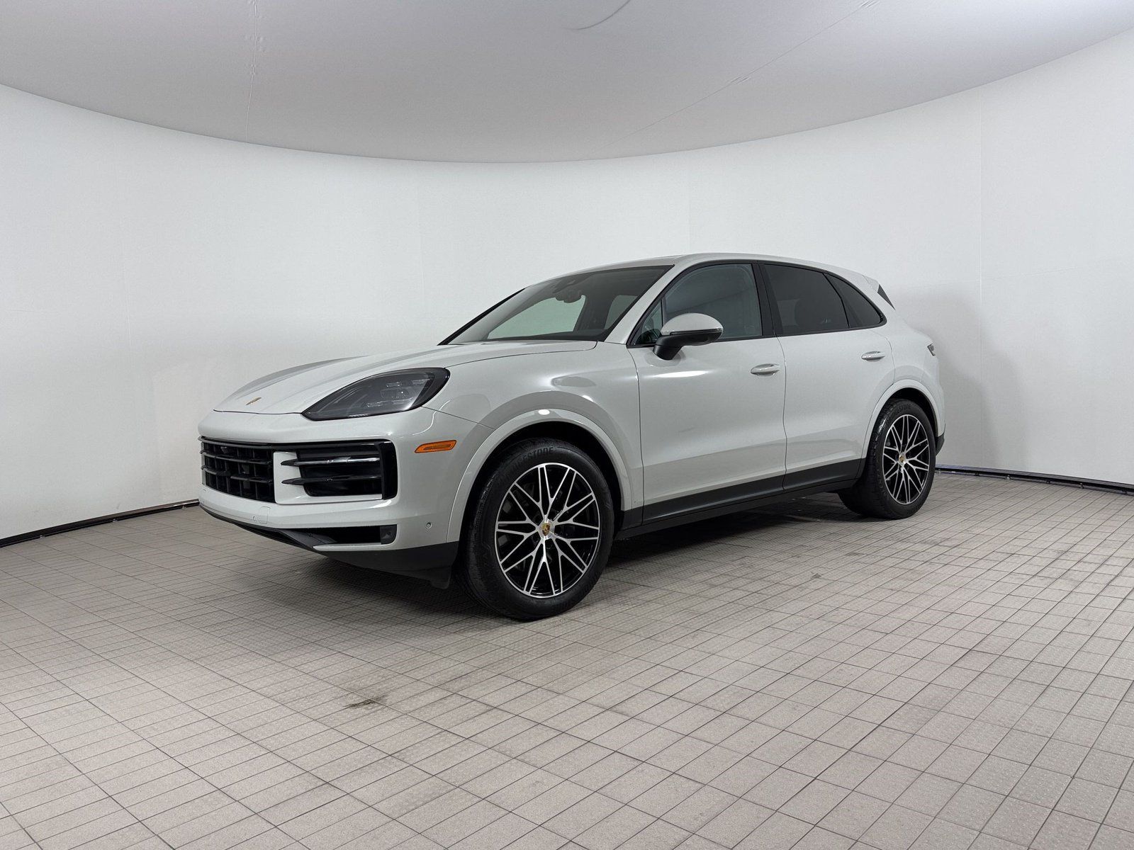 Certified 2024 Porsche Cayenne AWD/4WD image 1
