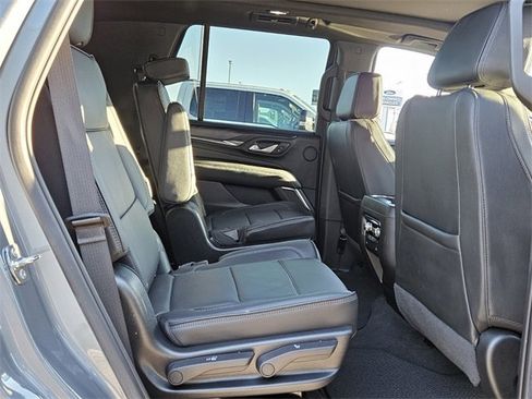 Used 2022 GMC Yukon Denali image 9