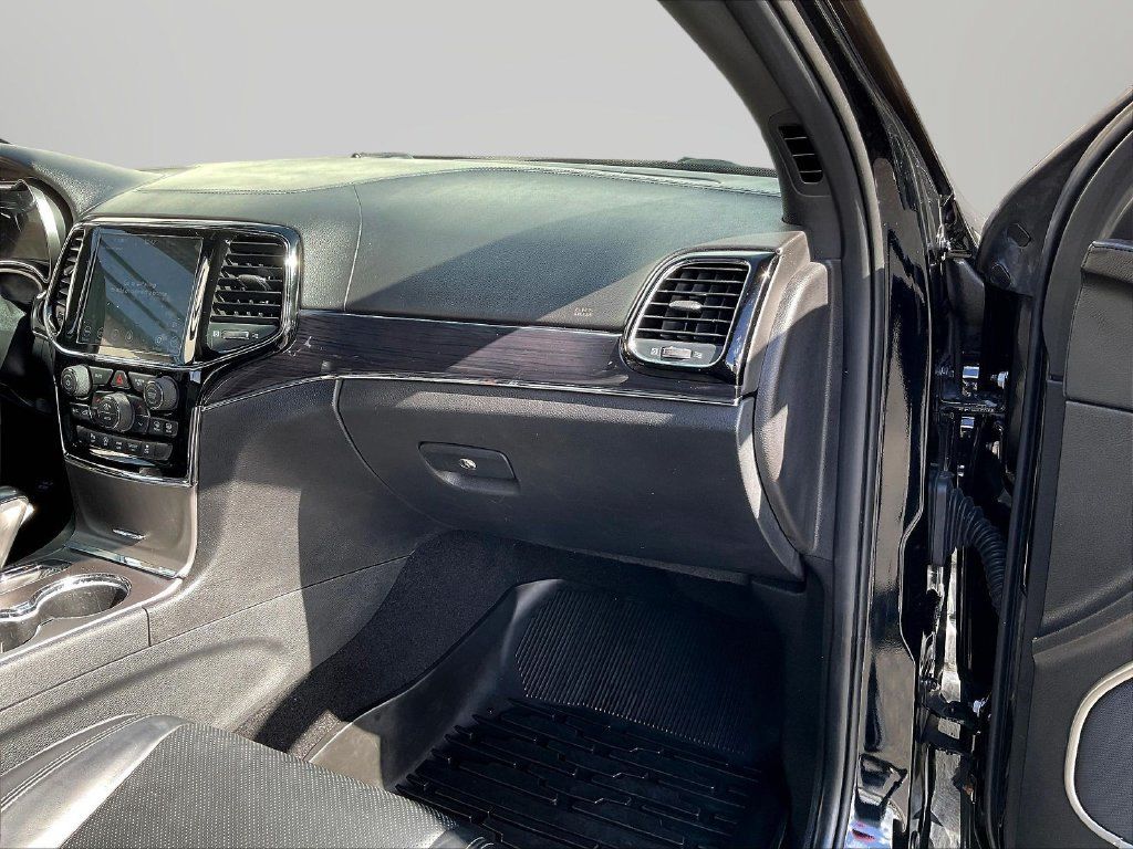 Used 2020 Jeep Grand Cherokee Overland AWD/4WD image 28