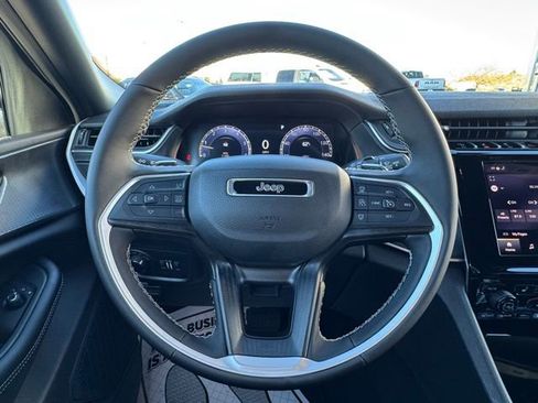 New 2025 Jeep Grand Cherokee Altitude image 12