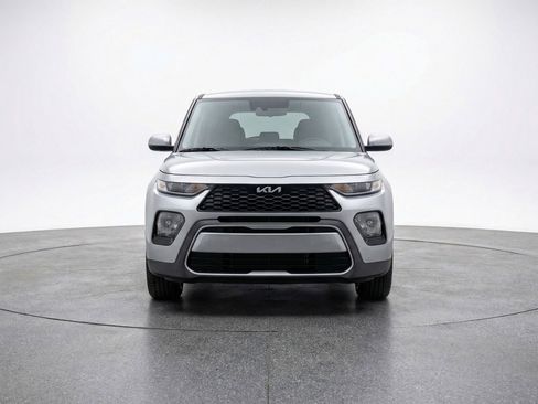 Used 2025 Kia Soul LX w/ LX Technology Package FWD image 2