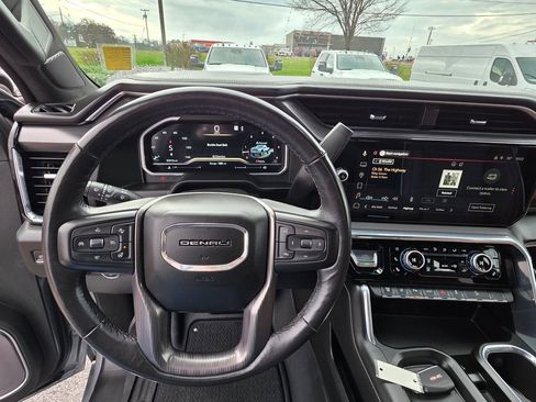 Used 2024 GMC Sierra 2500 Denali Ultimate image 16