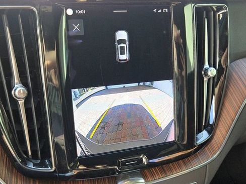 Used 2023 Volvo XC60 B5 Plus FWD image 24
