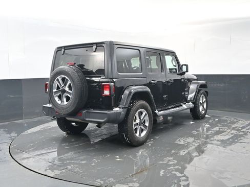 Used 2019 Jeep Wrangler Unlimited Sahara image 5