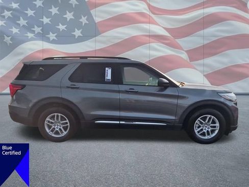 Certified 2025 Ford Explorer Active w/ Active Comfort Package RWD image 2