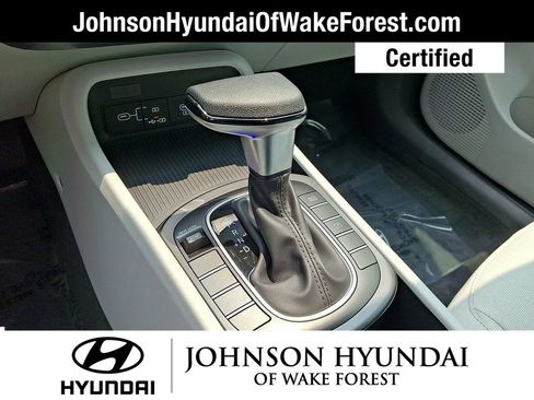 Certified 2025 Hyundai Kona SE FWD image 12