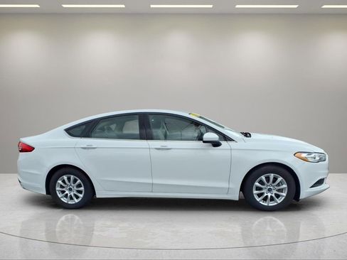 Used 2018 Ford Fusion S FWD image 2