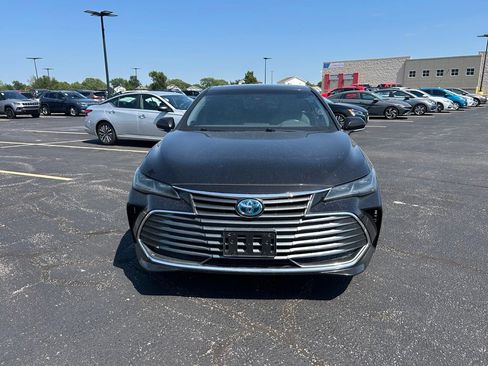 Used 2019 Toyota Avalon Limited FWD image 4