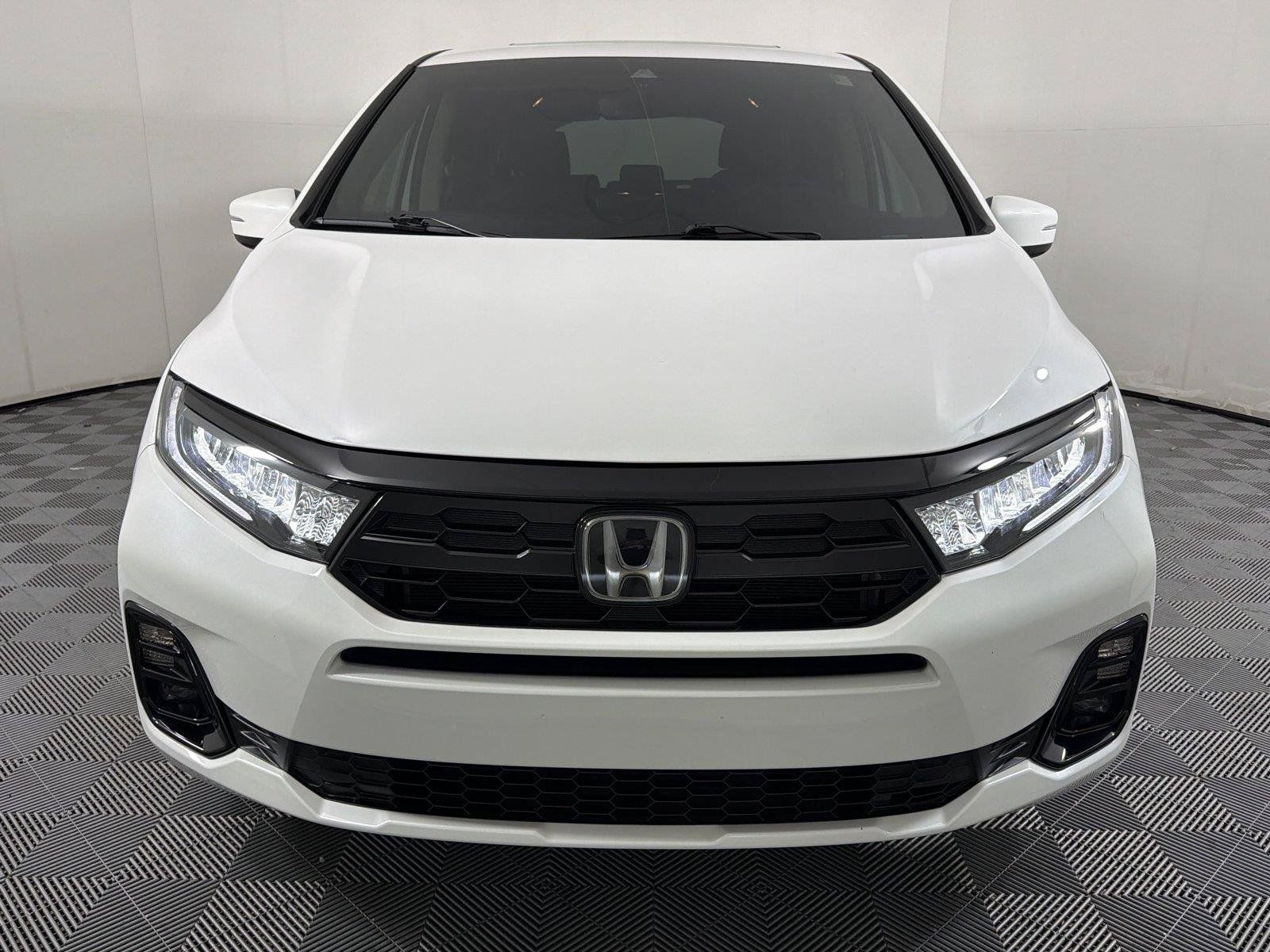 Used 2025 Honda Odyssey Elite image 2