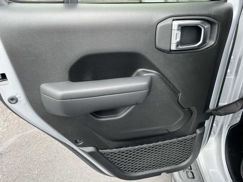 Used 2024 Jeep Gladiator Sport image 18