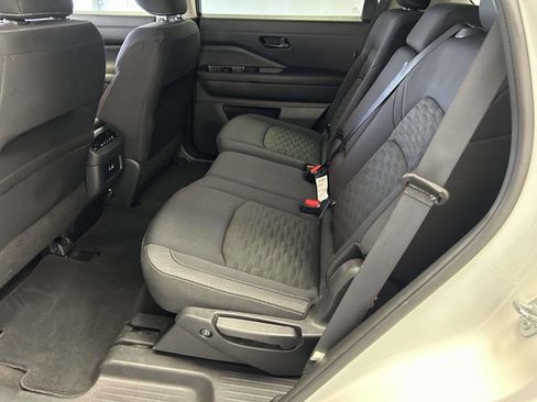 Used 2024 Nissan Pathfinder SV FWD image 14
