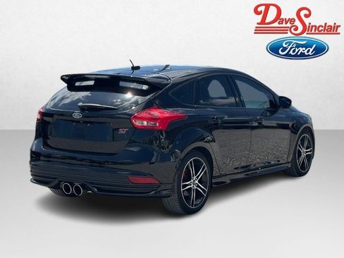 Used 2018 Ford Focus ST w/ Equipment Group 401A FWD image 7