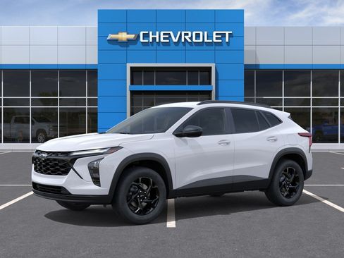 New 2026 Chevrolet Trax LT w/ Driver Confidence Package FWD image 3