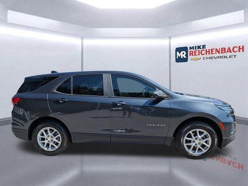 Used 2022 Chevrolet Equinox LS w/ LS Convenience Package image 3