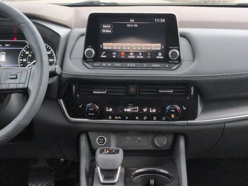 Used 2022 Nissan Rogue SV w/ SV Premium Package FWD image 18