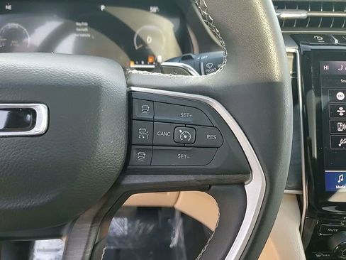 Used 2023 Jeep Grand Cherokee Limited image 25