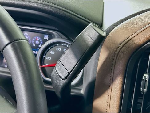 Used 2022 Chevrolet Silverado 1500 High Country w/ Technology Package image 20