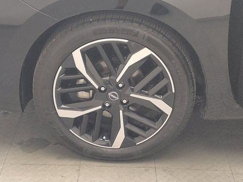 Used 2024 Nissan Versa SR FWD image 31