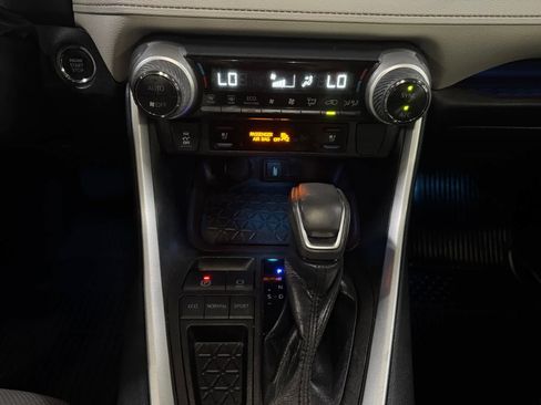 Used 2022 Toyota RAV4 Limited image 15