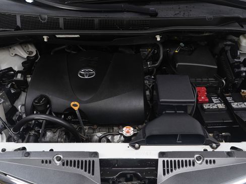 Used 2020 Toyota Sienna XLE image 29
