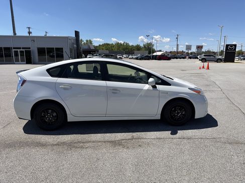 Used 2013 Toyota Prius Four w/ Deluxe Solar Roof Pkg FWD image 2