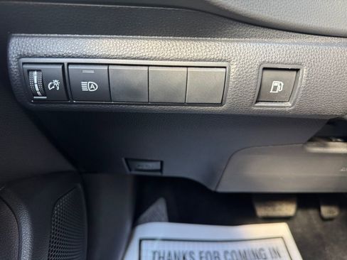 Used 2025 Toyota Corolla LE image 28