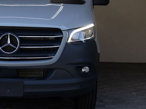 Used 2025 Mercedes-Benz Sprinter 2500 image 5
