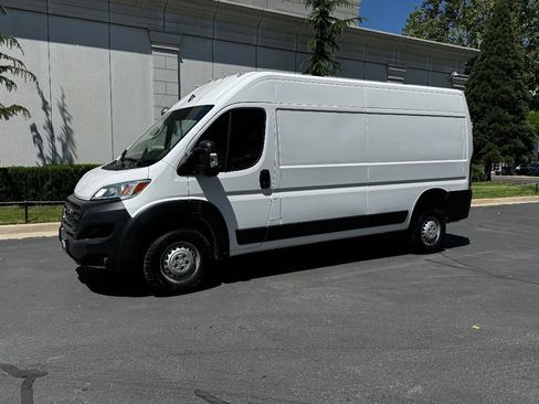 Used 2025 RAM ProMaster 2500 w/ Convenience Group image 2