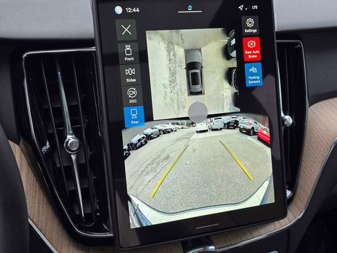 New 2026 Volvo XC60 B5 Plus w/ Protection Package Premier image 27