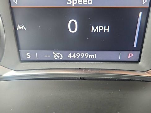 Used 2023 Chevrolet Traverse LT FWD image 17