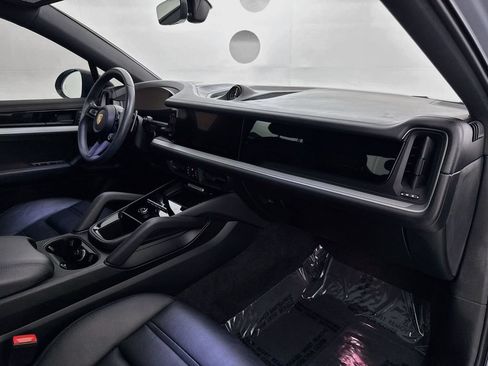 Used 2024 Porsche Cayenne Coupe AWD/4WD image 30