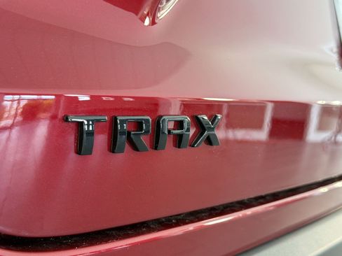 Used 2024 Chevrolet Trax RS w/ Sunroof Package FWD image 34