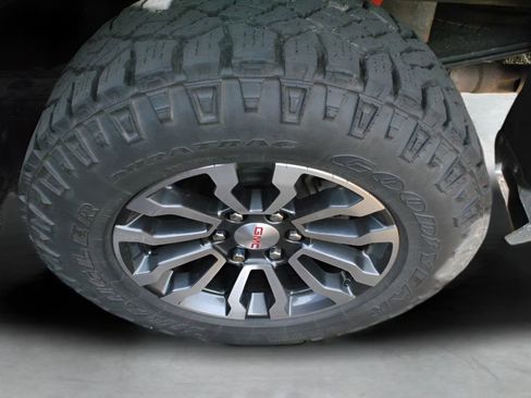 Used 2023 GMC Sierra 1500 AT4 w/ AT4 Premium Package AWD/4WD image 29