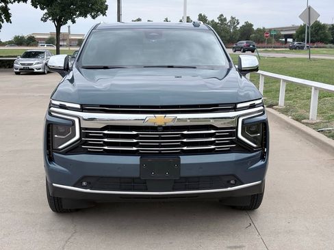 Used 2025 Chevrolet Suburban Premier RWD image 18