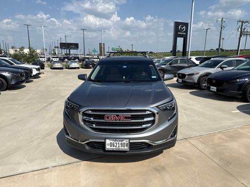 Used 2020 GMC Terrain SLT w/ Preferred Package FWD image 2