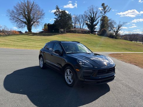 Certified 2025 Porsche Macan image 9