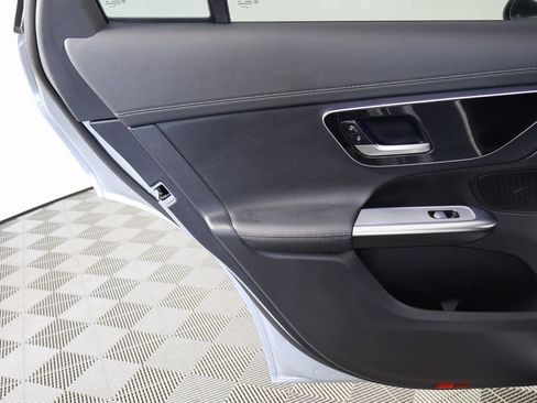 Used 2024 Mercedes-Benz GLC 300 4MATIC image 13