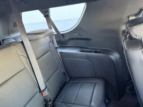 Used 2025 GMC Yukon XL Denali image 14