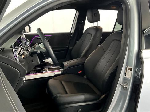 Used 2025 Mercedes-Benz GLB 250 4MATIC image 8