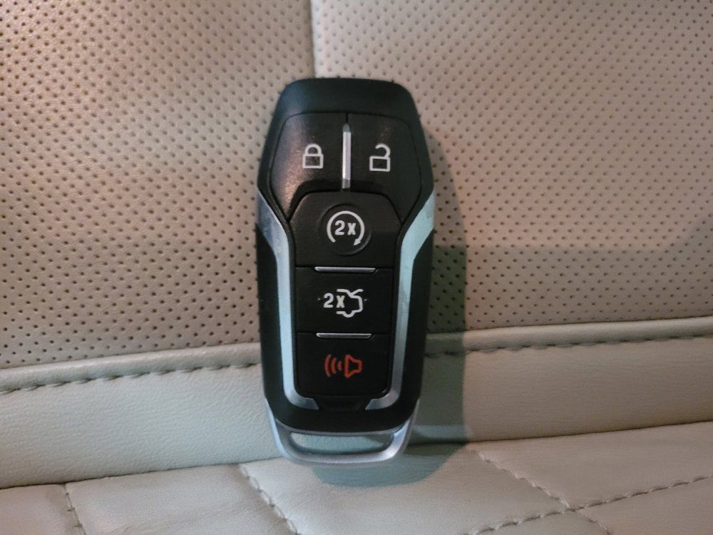Used 2017 Ford Explorer Platinum AWD/4WD image 32