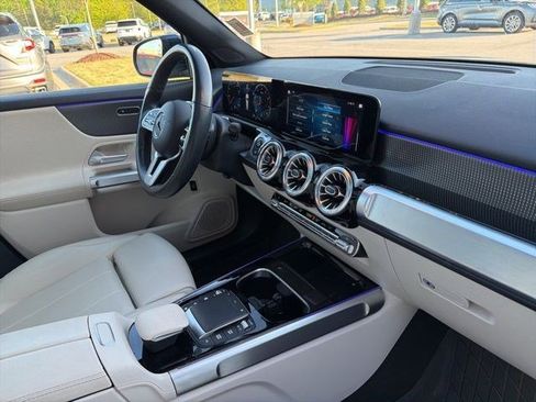 Used 2022 Mercedes-Benz GLB 250 4MATIC image 28