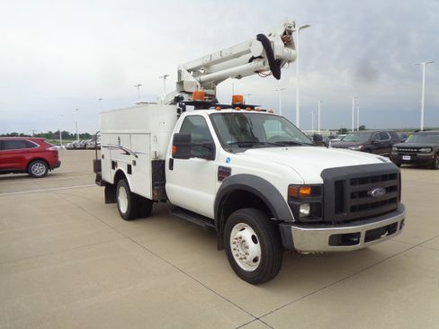 Used 2009 Ford F550 4x4 Regular Cab Super Duty image 4