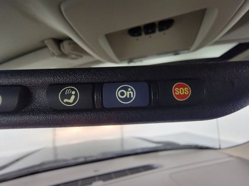 Used 2013 Chevrolet Avalanche LTZ AWD/4WD image 30