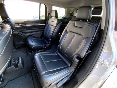 Used 2023 Jeep Grand Cherokee L Limited AWD/4WD image 24