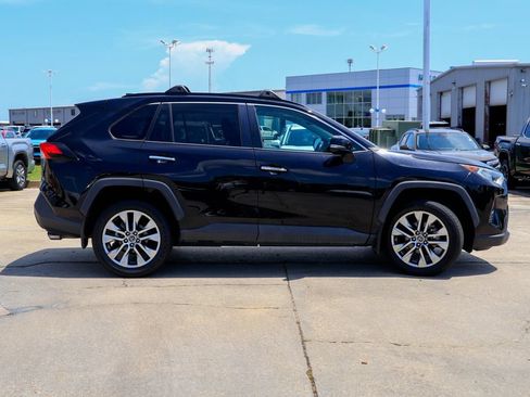 Used 2019 Toyota RAV4 Limited FWD image 25