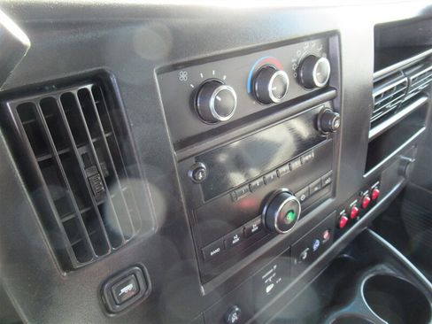 Used 2014 Chevrolet Express 2500 image 22