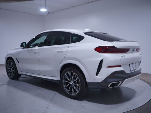 Used 2022 BMW X6 xDrive40i w/ M Sport Package image 3